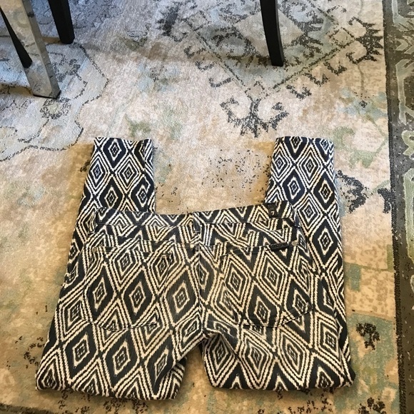 7 For All Mankind Crop Skinny Diamond Print Jeans - Picture 6 of 9